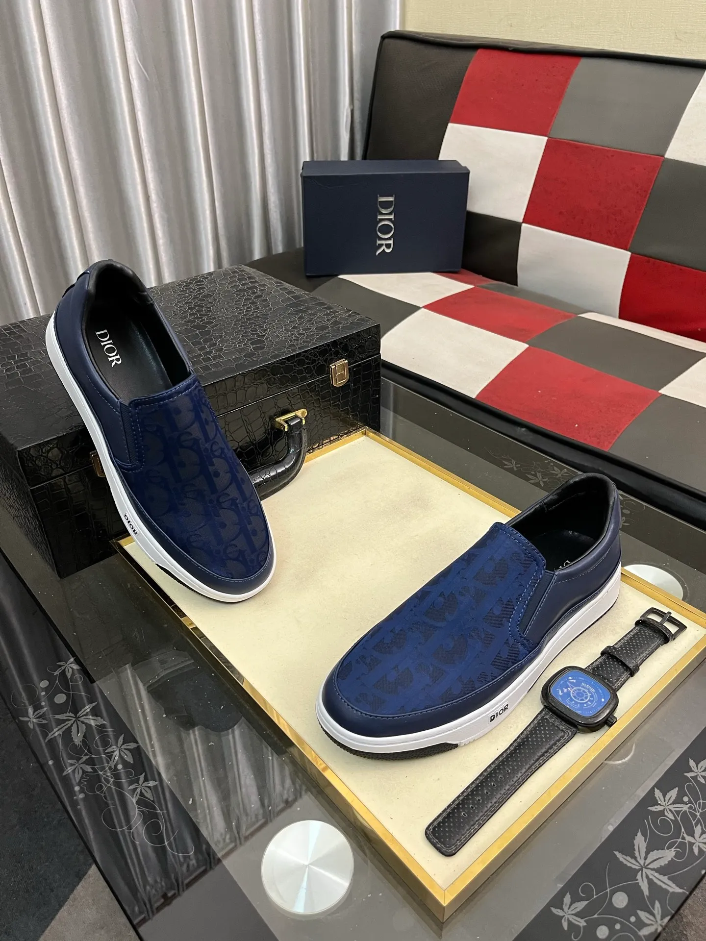 Men's men's shoes 💰420⌚️⌚️Dior unique modern style sneakers. Counter purchasing 🏃casual leather shoes😍😍 original cowhide leather imported from Italy (refuses to discolor and grind feet) soles: original soles specially provided by the original factory, super cool😍 lace up and walk with wind👍 style design ⚠️ super comfortable and wear-resistant original soles. Code number: 38-444️⃣Colors available
